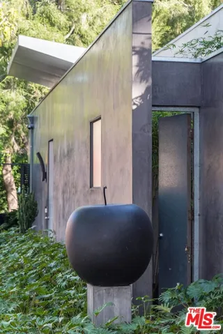 739 Westmount Drive, West Hollywood, California 90069