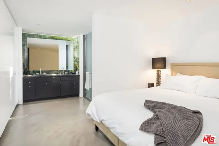 739 Westmount Drive, West Hollywood, California 90069