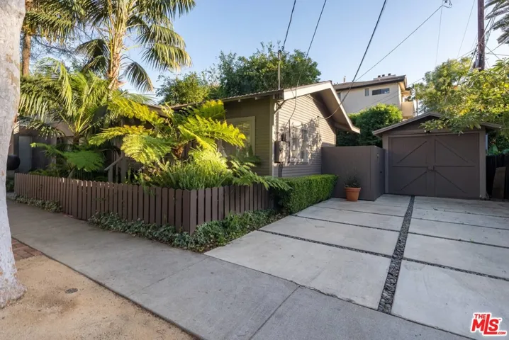 739 Westmount Drive, West Hollywood, California 90069