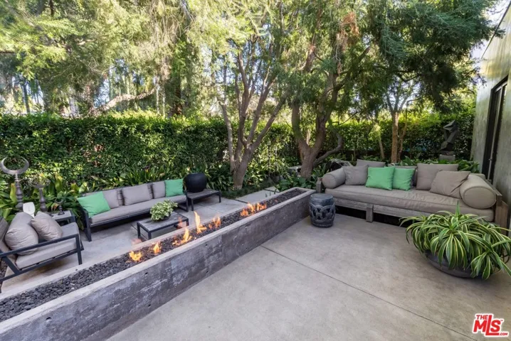 739 Westmount Drive, West Hollywood, California 90069