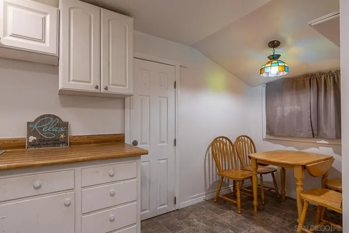Close off this door and the 3rd bedrooms becomes a studio with separate bath and separate entrance. Perfect for teenagers, parents, ex, rental, etc.