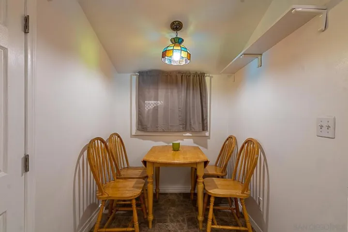 6x6 dining area in the kitchen.