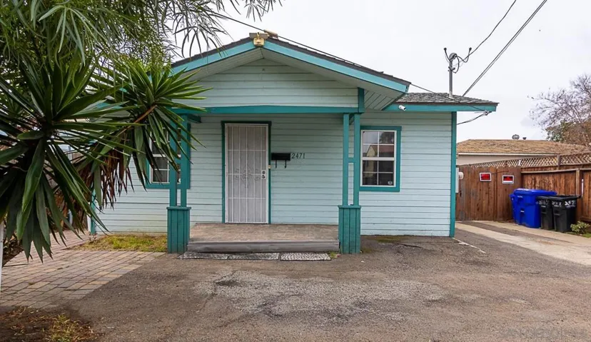 Single Level Detached Home, No Stairs. Live in One , rent the other or use other as office.  amazing opportunity to build your own compound. Plenty of land to start a garden too.