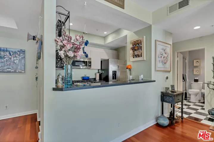 3561 Clarington Avenue 107, Los Angeles, California 90034