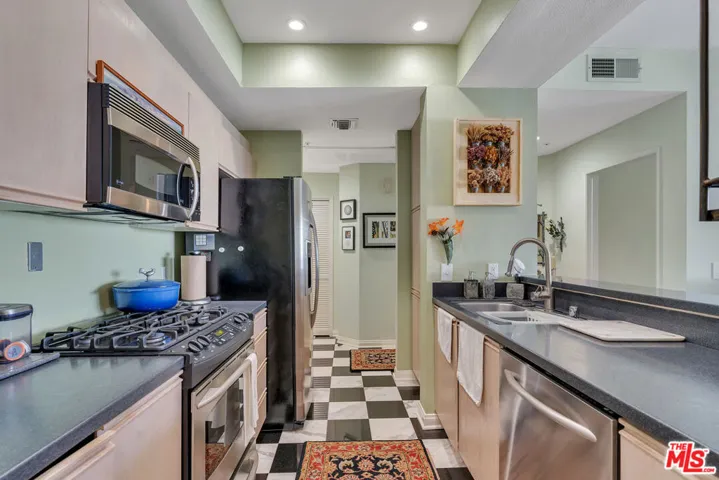 3561 Clarington Avenue 107, Los Angeles, California 90034
