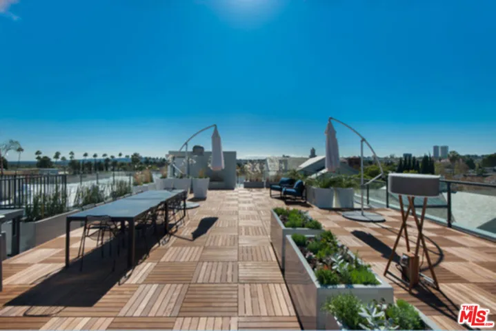 131 S Maple Drive 402, Beverly Hills, California 90212