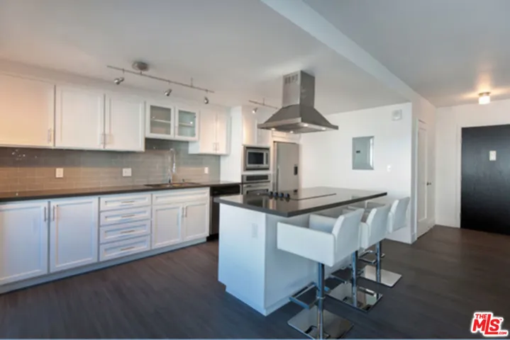 131 S Maple Drive 402, Beverly Hills, California 90212