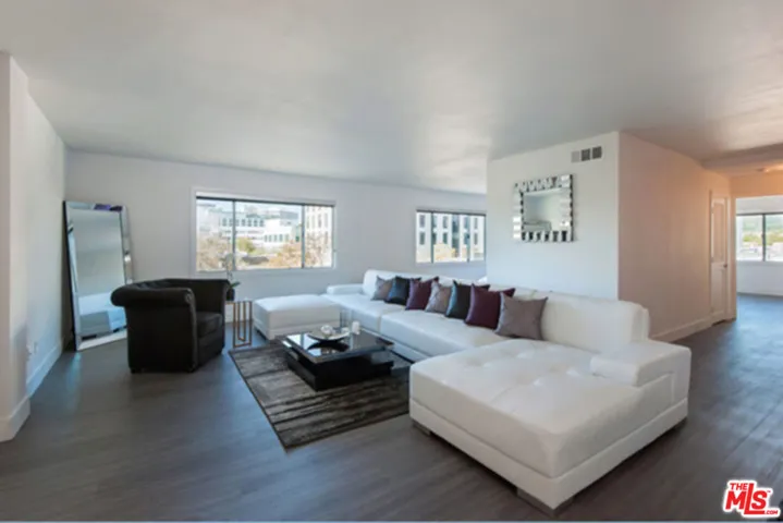 131 S Maple Drive 402, Beverly Hills, California 90212