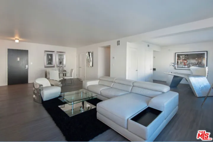 131 S Maple Drive 402, Beverly Hills, California 90212
