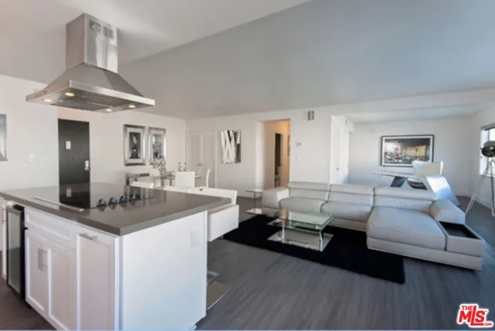 131 S Maple Drive 402, Beverly Hills, California 90212