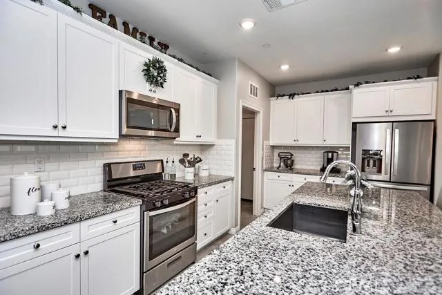 9184 Wild Horse Avenue, Hesperia, California 92344