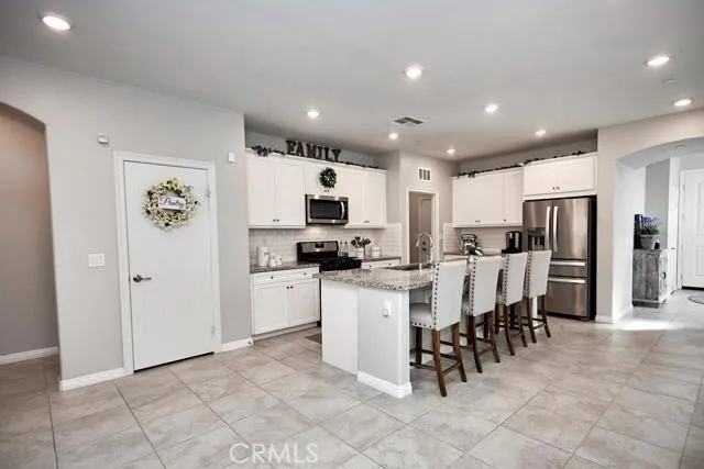9184 Wild Horse Avenue, Hesperia, California 92344