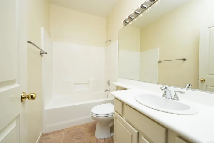 2250 Orange Grove, Escondido, California 92027