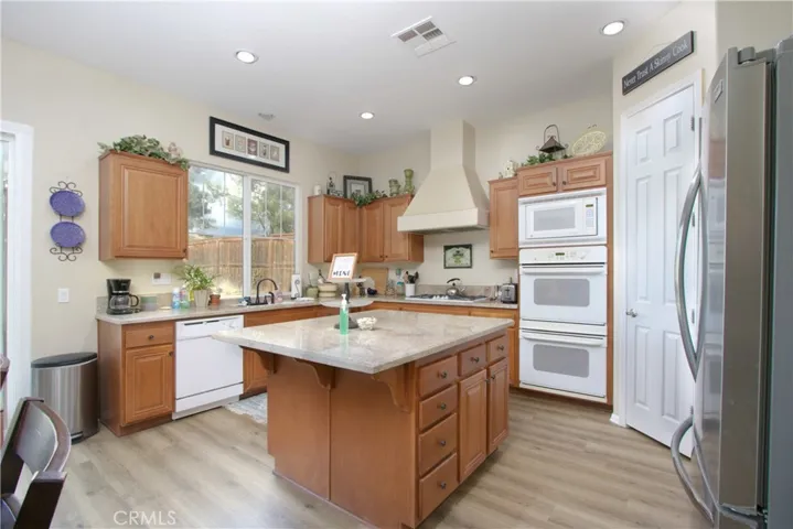 34132 Lake Breeze Drive, Yucaipa, California 92399