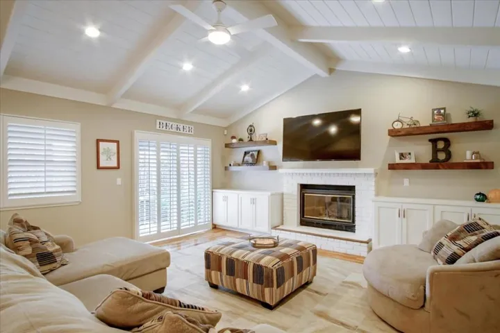 , Hollister, California 95023