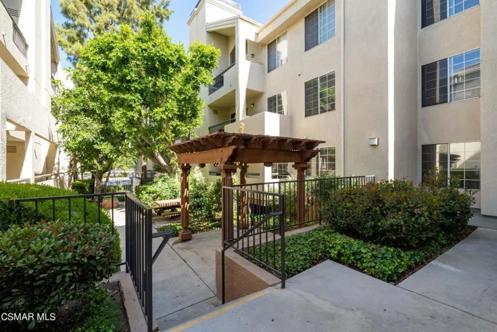 5515 Canoga Ave MLS-16