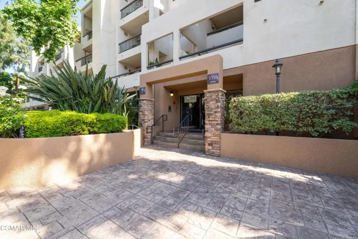 5515 Canoga Ave MLS-19