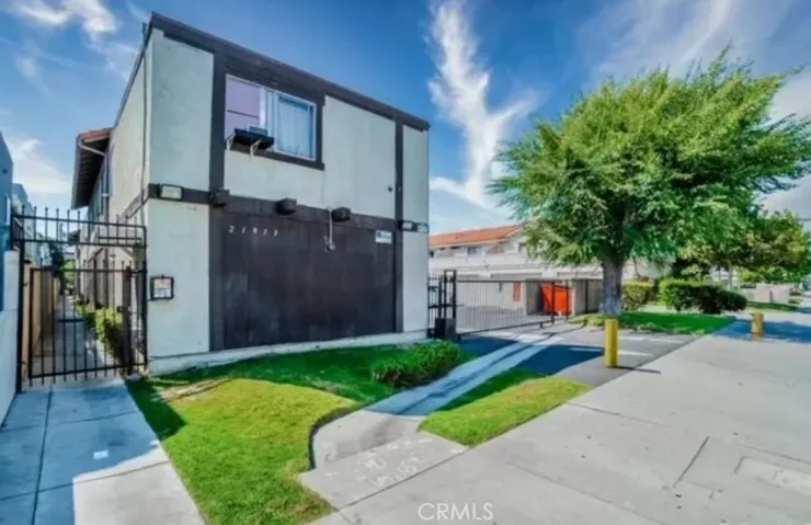 21913 Belshire Avenue 12, Hawaiian Gardens, California 90716