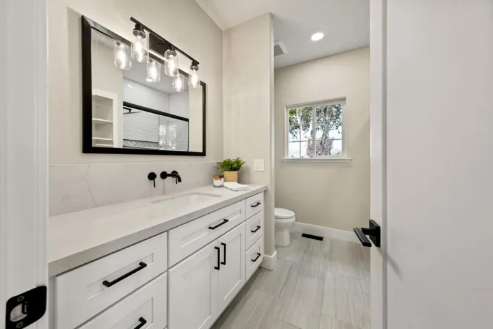 , Hollister, California 95023