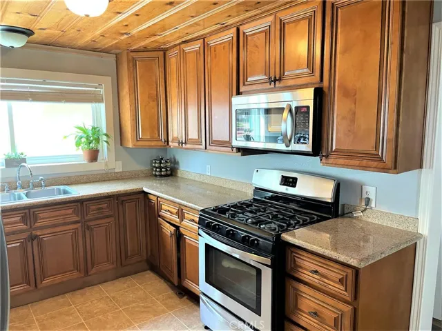 1115 Pitney Lane, Upper Lake, California 95485