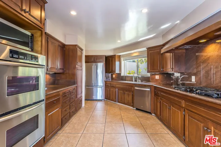 3731 Blue Canyon Drive, Studio City, California 91604