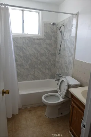 4127 W 135th Street B, Hawthorne, California 90250