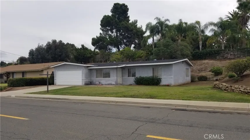 1260 Cinchona Street, Vista, California 92083