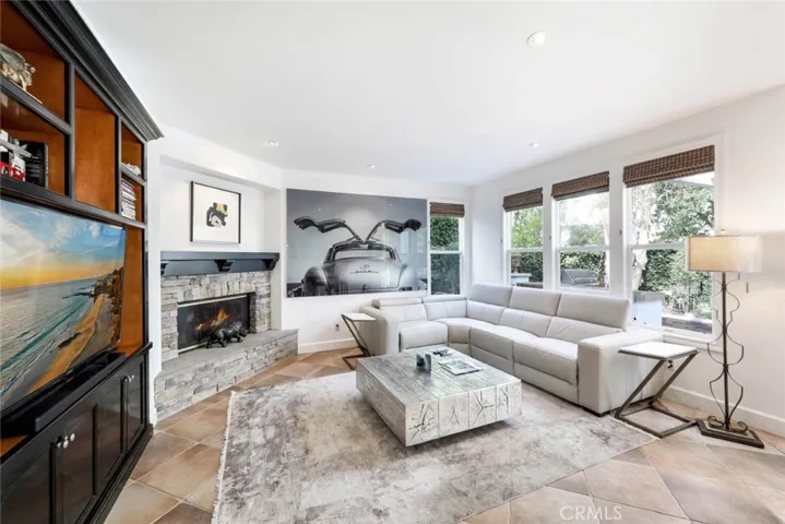 39 Whitehall, Newport Beach, California 92660