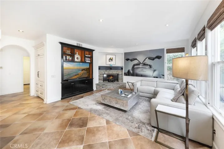 39 Whitehall, Newport Beach, California 92660