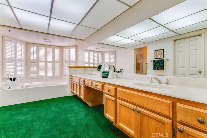 "In suite" bathroom, with double sinks.