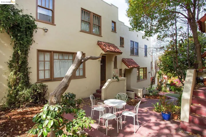 958 Bayview Ave, Oakland, California 94610