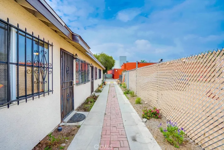 2620 S Longwood Avenue, Los Angeles, California 90016