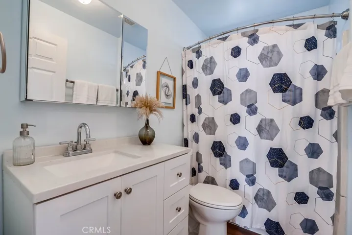 Front unit 1-st bathroom