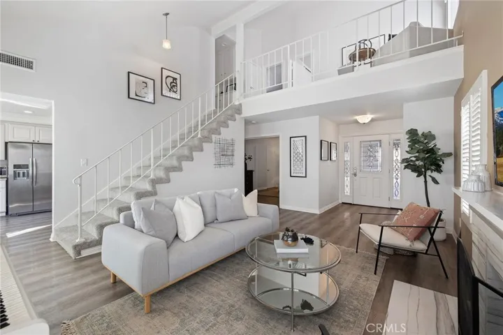 Open floorpan living room with vaulted ceilings
