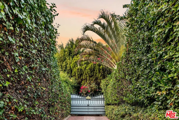 7529 Franklin Avenue, Los Angeles, California 90046