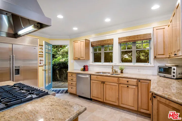 7529 Franklin Avenue, Los Angeles, California 90046