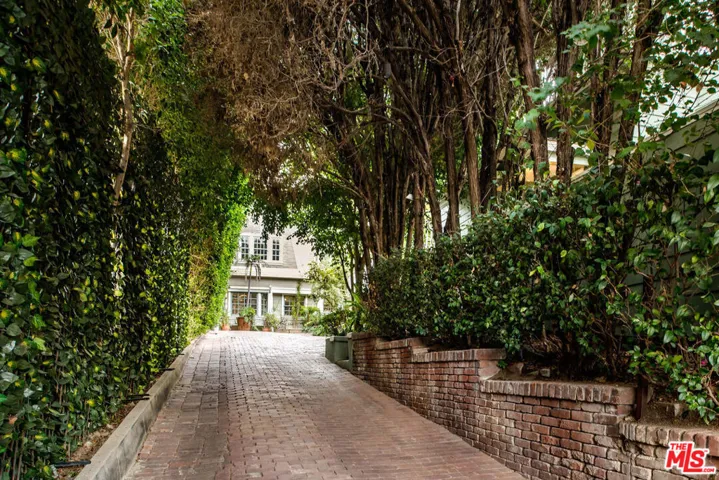 7529 Franklin Avenue, Los Angeles, California 90046