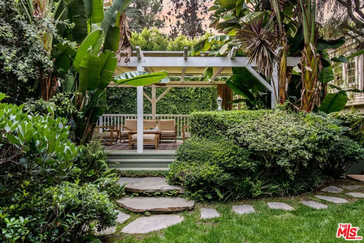 7529 Franklin Avenue, Los Angeles, California 90046