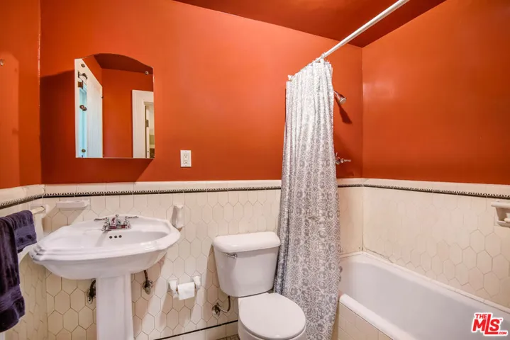 7529 Franklin Avenue, Los Angeles, California 90046