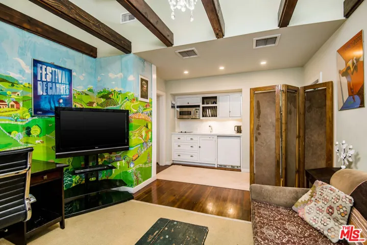 7529 Franklin Avenue, Los Angeles, California 90046
