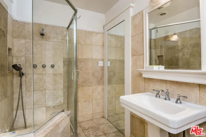 7529 Franklin Avenue, Los Angeles, California 90046