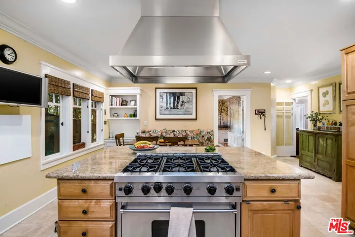 7529 Franklin Avenue, Los Angeles, California 90046