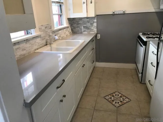 526 Anderson Pl., San Diego, California 92103