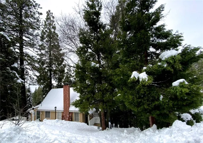 24922 Faulhorn Drive, Crestline, California 92325