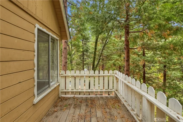 24922 Faulhorn Drive, Crestline, California 92325
