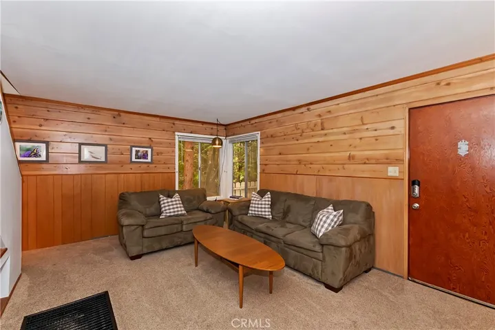 24922 Faulhorn Drive, Crestline, California 92325