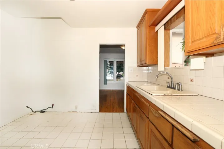 950 E Glenoaks Boulevard, Glendale, California 91207