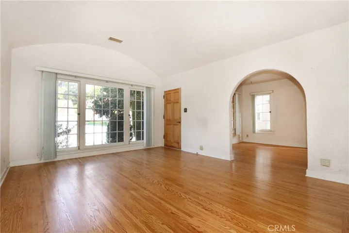 950 E Glenoaks Boulevard, Glendale, California 91207