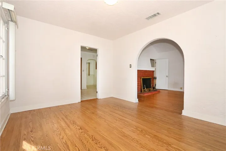 950 E Glenoaks Boulevard, Glendale, California 91207