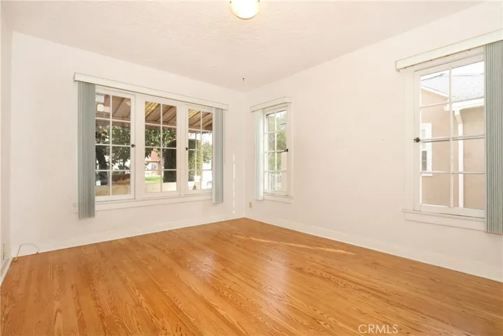950 E Glenoaks Boulevard, Glendale, California 91207